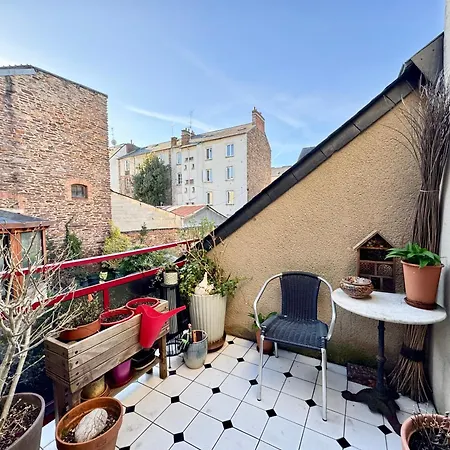 La Maison De Larsenal, Le Coin Des Createurs En Centre De *